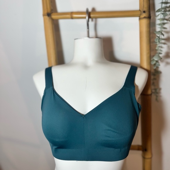Lululemon Like Nothing Bra - Size 34D - Picture 2 of 5